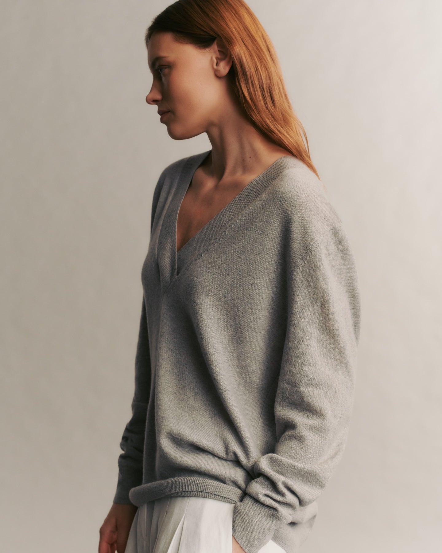 TWP Light heather grey Deep V Sweater in Cashmere view 4